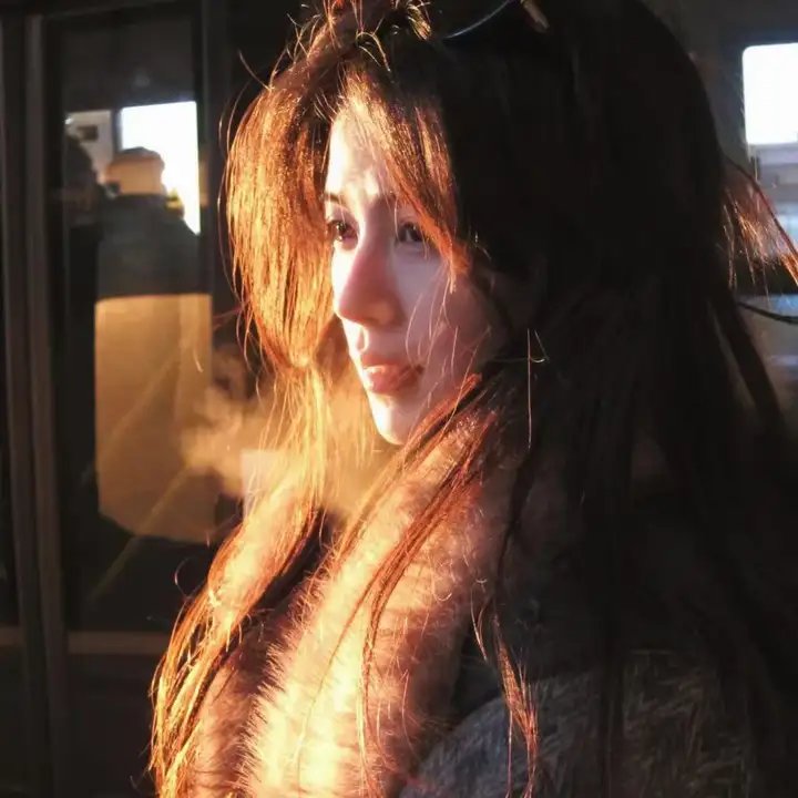 泡沫欢腾的香槟美酒